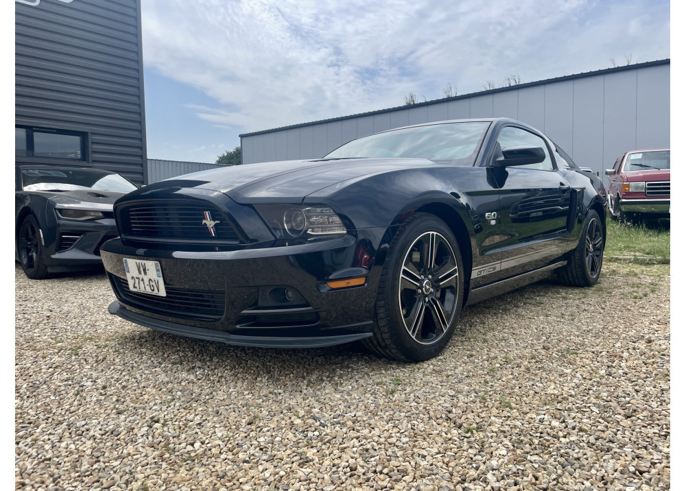 * VENDU * - Mustang GT V8 5.0L - Caméra de recul - Shaker - Boite manuelle - 2012 - Brembo
