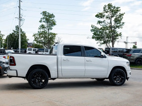 Dodge RAM 1500 V8 5.7L HEMI - 2023 - Crew Cab - Night Edition - CarPlay - Ecran 12" - Toit panoramique