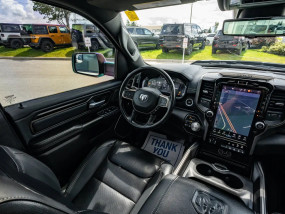 Dodge RAM 1500 V8 5.7L HEMI - 2023 - Crew Cab - Night Edition - CarPlay - Ecran 12" - Toit panoramique