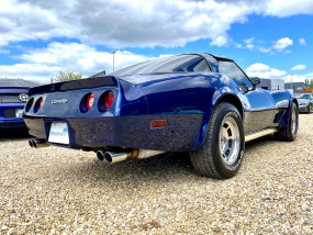 * VENDU * - Chevrolet Corvette C3 V8 351ci de 1980 - Carburateur Holley - TTOP en verre - EN FRANCE