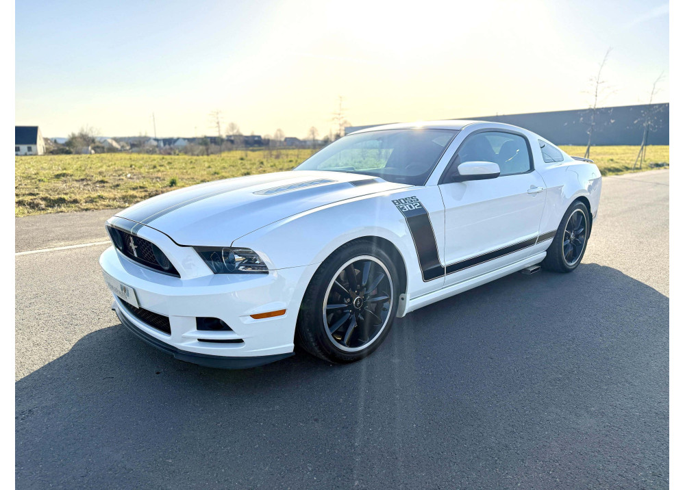 * VENDU * - Ford Mustang BOSS 302 - RECARO - Clé rouge - 2013 - EN STOCK