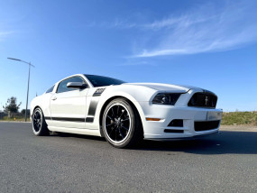 * VENDU * - Ford Mustang BOSS 302 - RECARO - Clé rouge - 2013 - EN STOCK