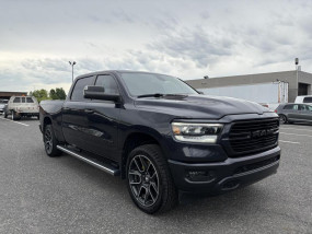 Dodge RAM 1500 V8 5.7L HEMI SPORT Night Edition - 2020 - Crew Cab - CarPlay - Ecran 12" - Toit panoramique