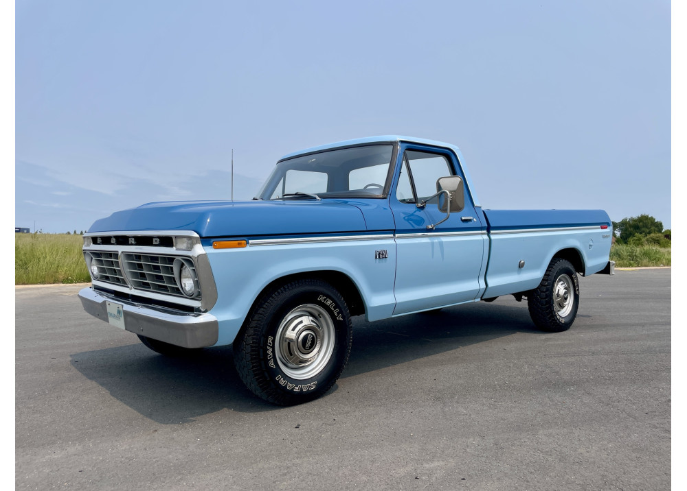 * VENDU * - Ford F250 V8 360 CI de 1973 avec seulement 73 700 Miles d'origine