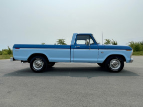 * VENDU * - Ford F250 V8 360 CI de 1973 avec seulement 73 700 Miles d'origine