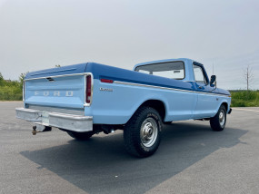 * VENDU * - Ford F250 V8 360 CI de 1973 avec seulement 73 700 Miles d'origine