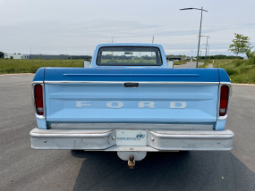* VENDU * - Ford F250 V8 360 CI de 1973 avec seulement 73 700 Miles d'origine