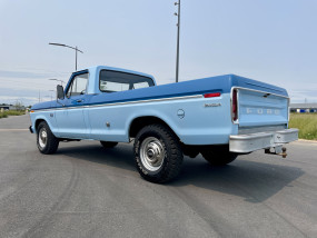 * VENDU * - Ford F250 V8 360 CI de 1973 avec seulement 73 700 Miles d'origine