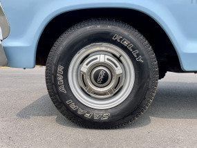 * VENDU * - Ford F250 V8 360 CI de 1973 avec seulement 73 700 Miles d'origine