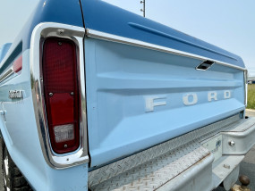* VENDU * - Ford F250 V8 360 CI de 1973 avec seulement 73 700 Miles d'origine