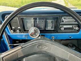 * VENDU * - Ford F250 V8 360 CI de 1973 avec seulement 73 700 Miles d'origine