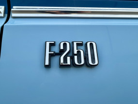 * VENDU * - Ford F250 V8 360 CI de 1973 avec seulement 73 700 Miles d'origine
