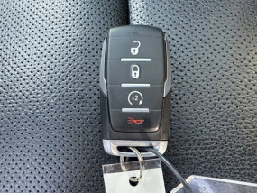 Dodge RAM 1500 V8 5.7L HEMI SPORT - 2022 - Crew Cab - CarPlay - Ecran 12" - Toit panoramique